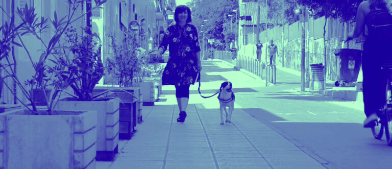 Loose leash walking through the city